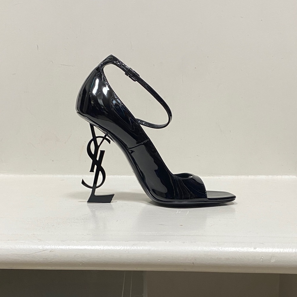 Authentic YSL- Saint Laurent Black Patent Leather Heels size 7.5
